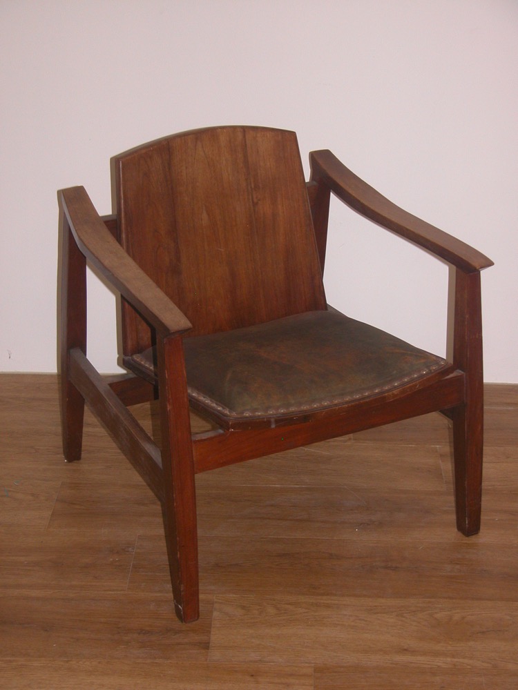 VTG Studded Vinyl Arm Chair